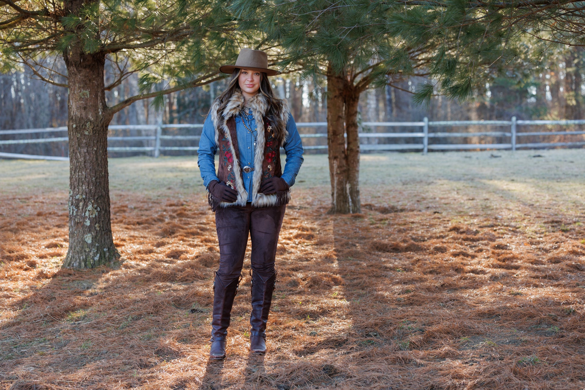 Woman in Chateau Vest and hat outdoors.