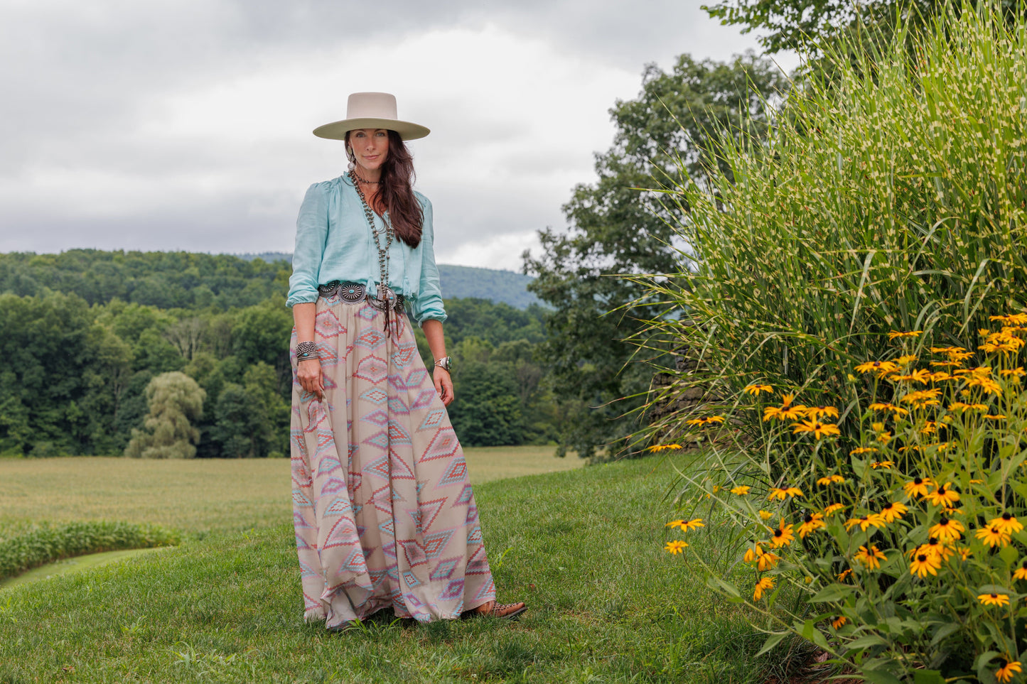 Toni Shirt & Sunny Skirt outfit on a woman in a field.