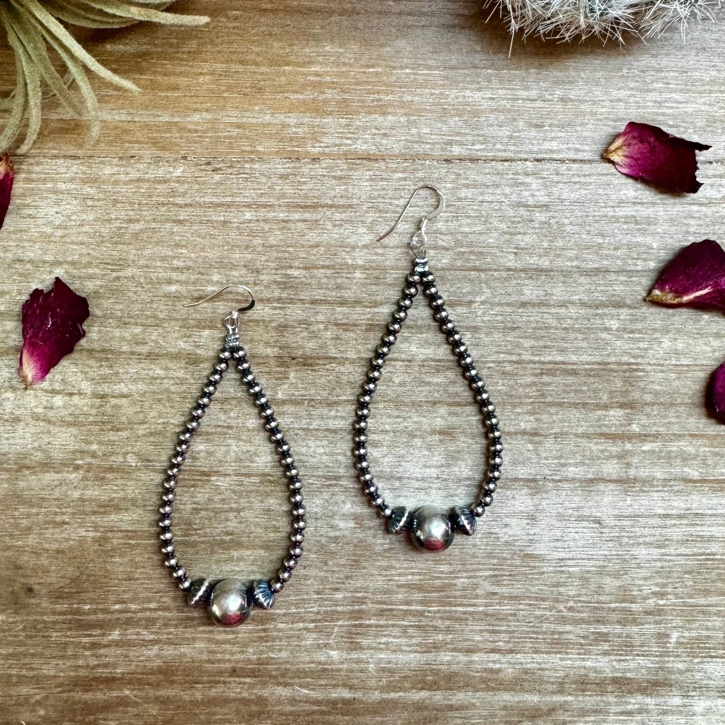 Teardrop beaded earrings (5F36DB27)