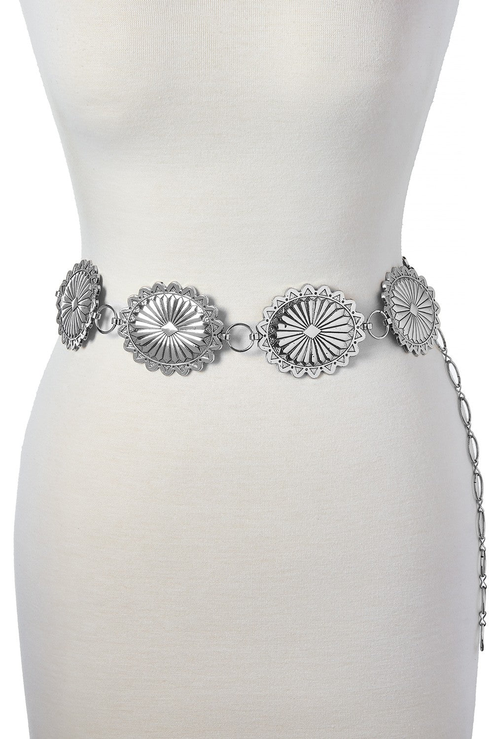 Silver belt on mannequin - 8d7aee23-7c43-4548-afc1-db56a3cc40ac