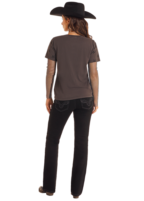 Woman wearing a cowboy hat and jeans.