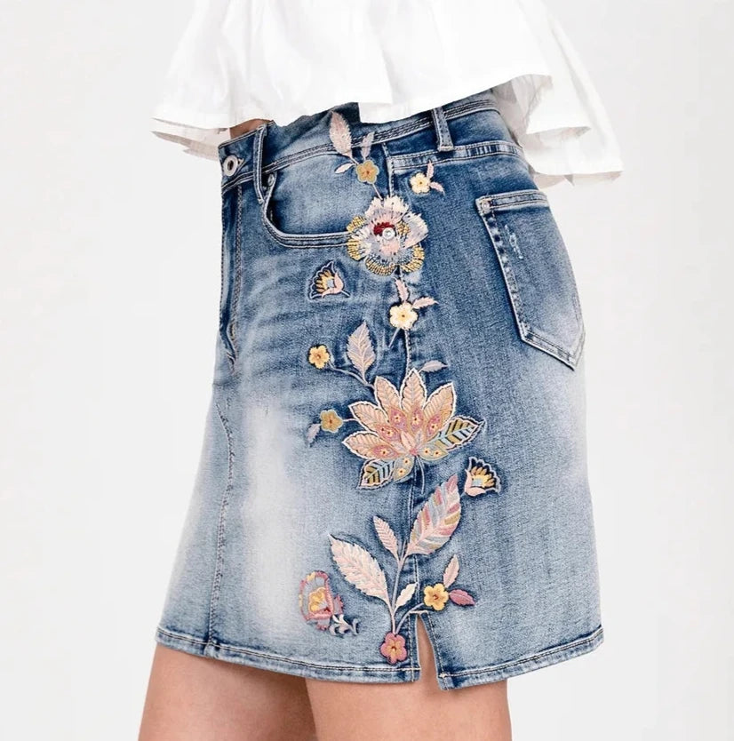 Embroidered denim skirt (DSC8859)