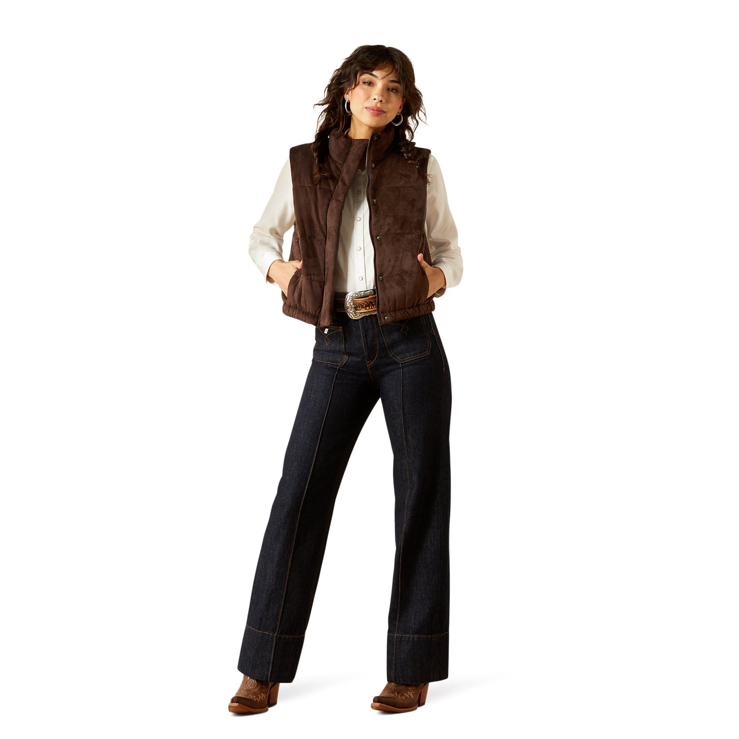 Woman in brown vest and jeans, F25_WMS_WEST_10062277_full