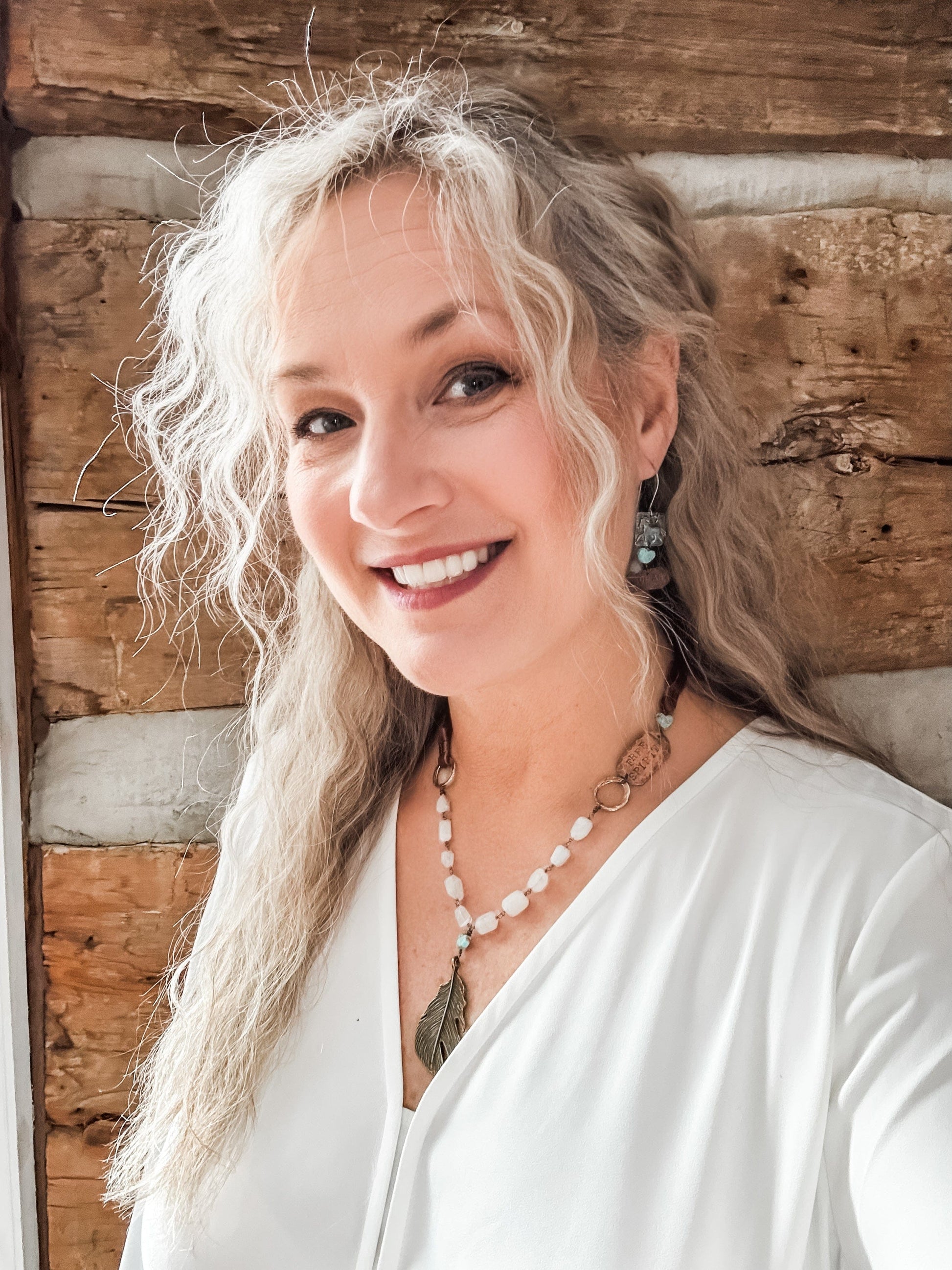 Woman with curly blonde hair, smiling, Facetune image