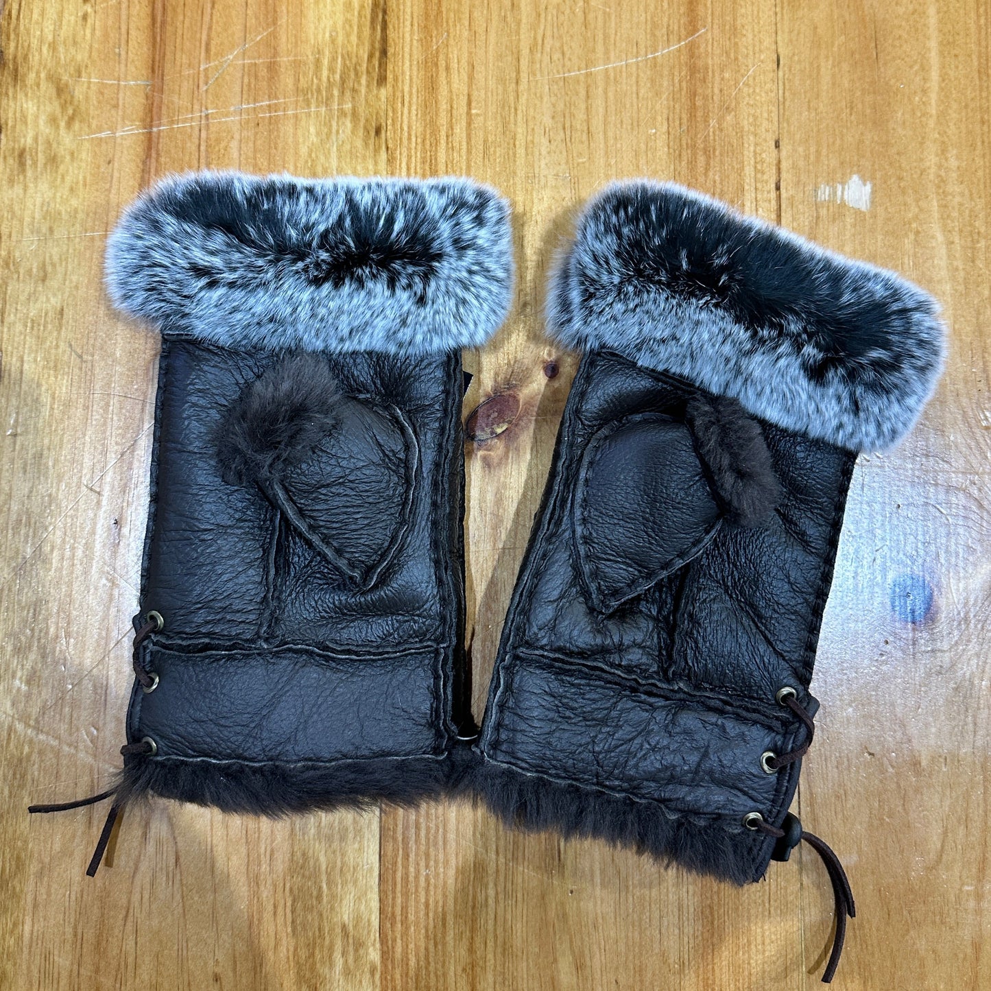 Morris Kaye & Sons Shearling Rabbit Fingerless Gloves