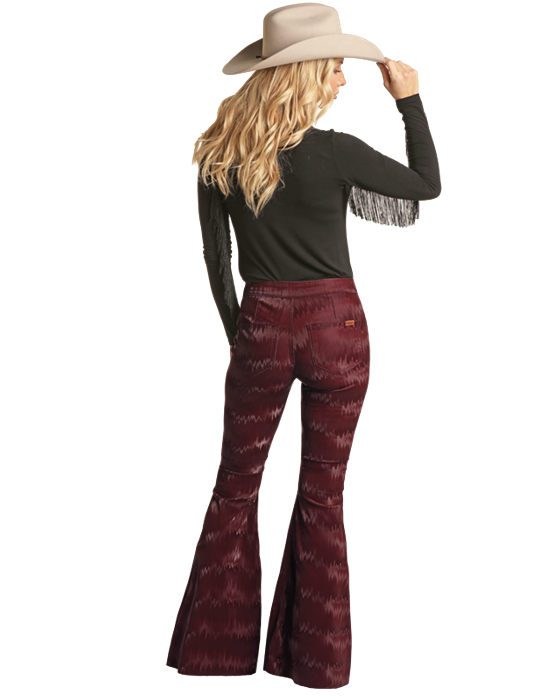 Woman in flared pants and hat (RRWD7PR0FN)