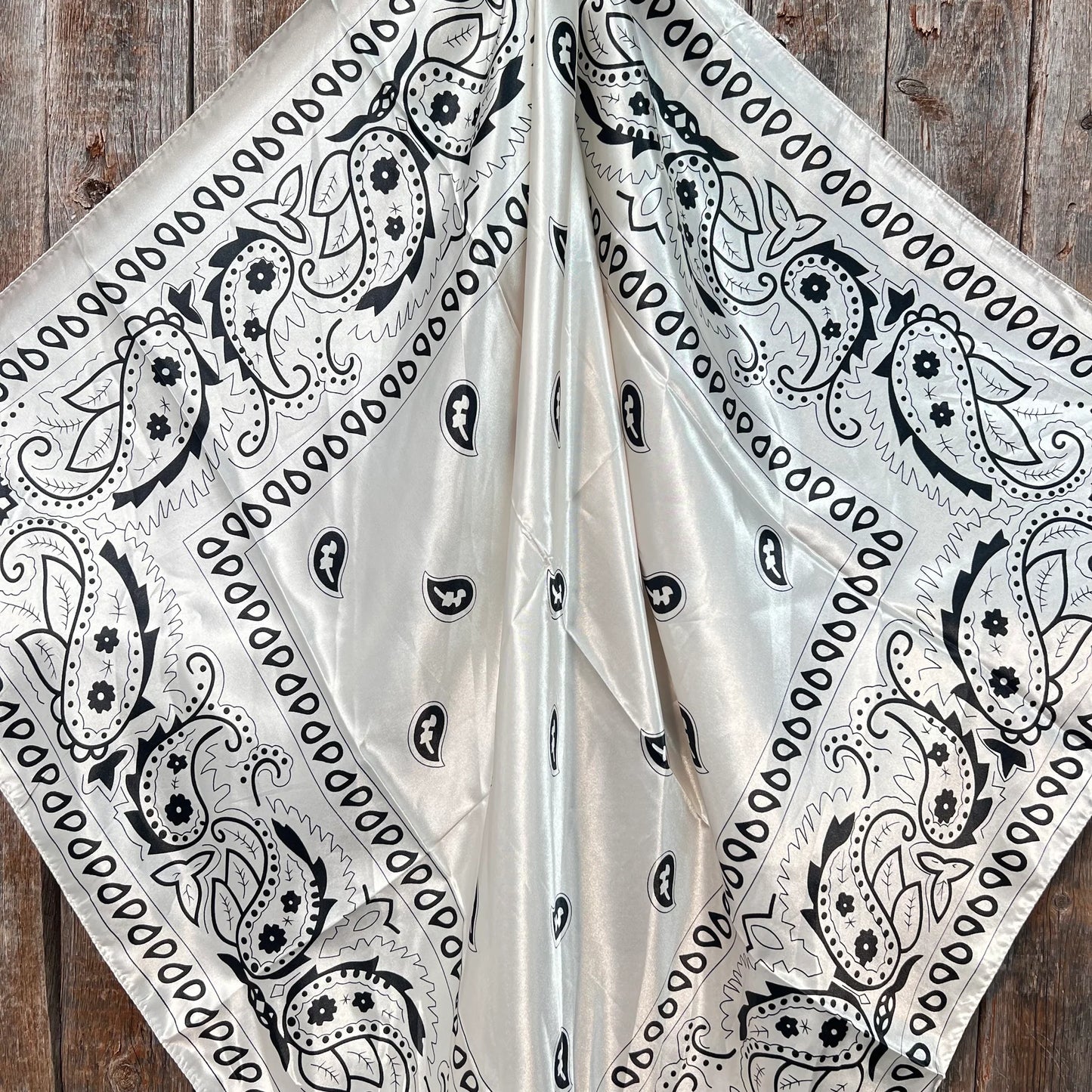 White paisley bandana WR3412Z