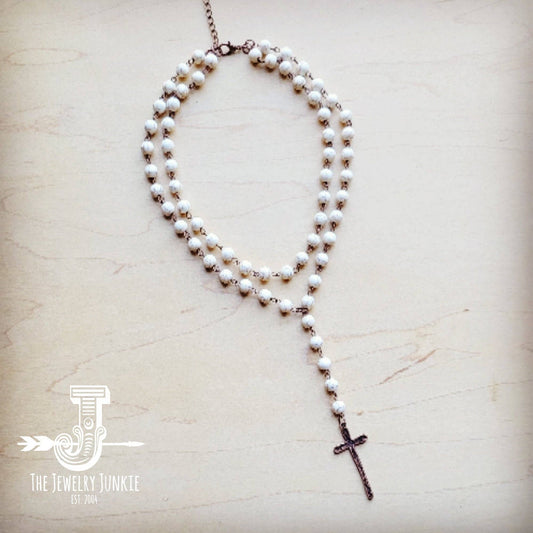 Pearl necklace with cross pendant.