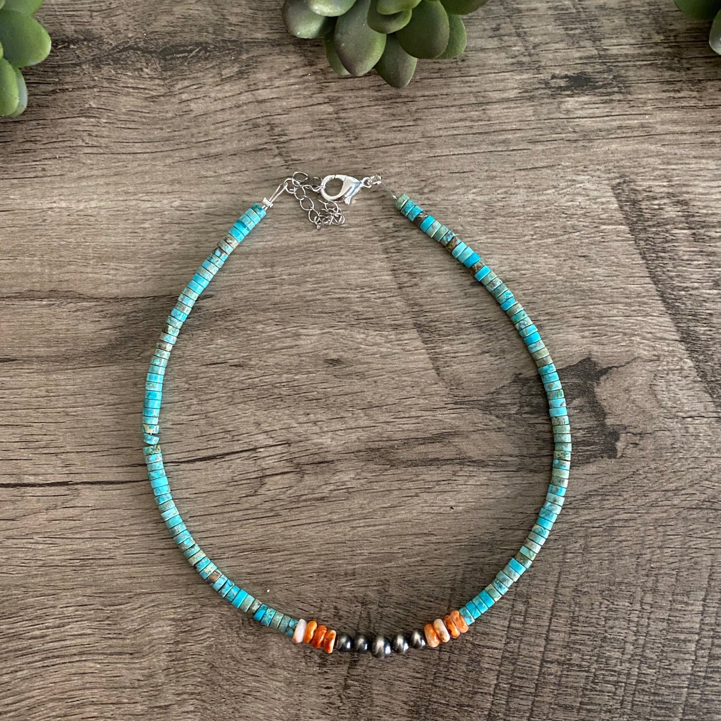 Turquoise beaded bracelet, image_109c71a3-8600-4b38-b552-db186a30ec7d