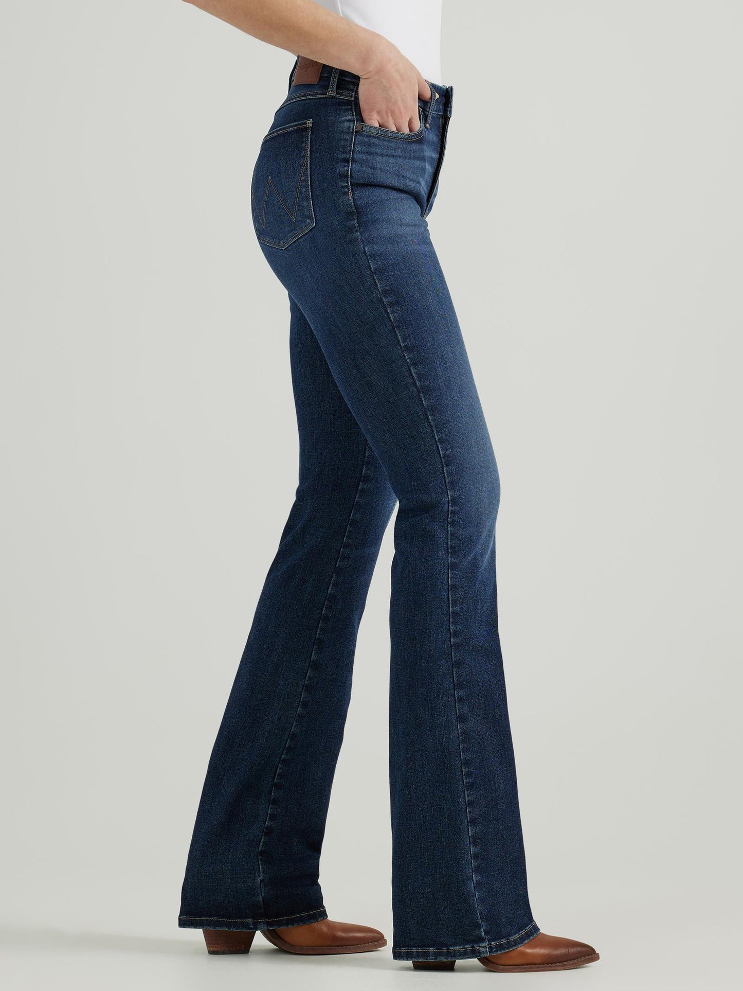 Wrangler Bespoke High Rise Bootcut Jean in Lacey