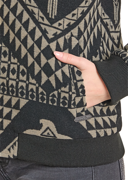 DW92C06830 patterned jacket with hand in pocket
