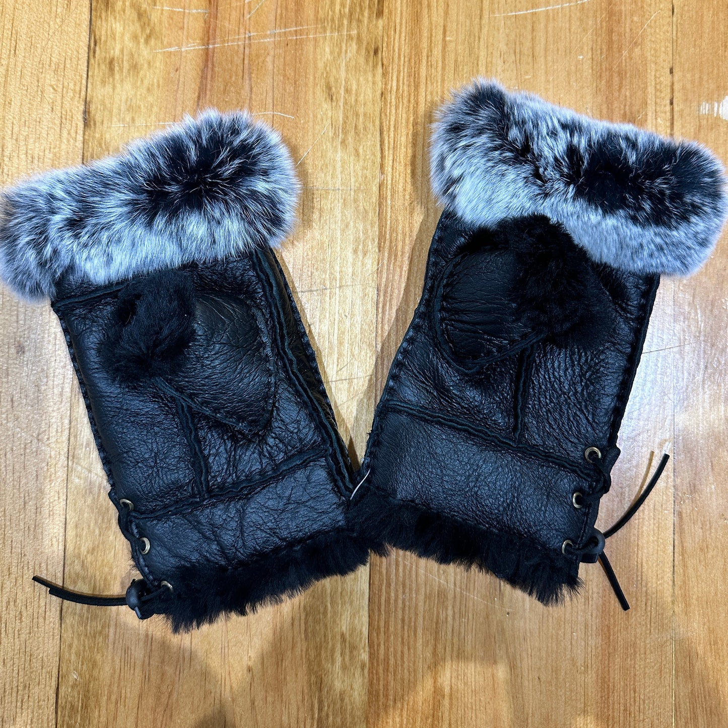 Morris Kaye & Sons Shearling Rabbit Fingerless Gloves