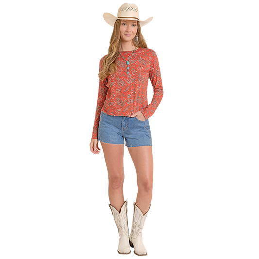 Woman in red floral top and denim shorts, LW22T08441