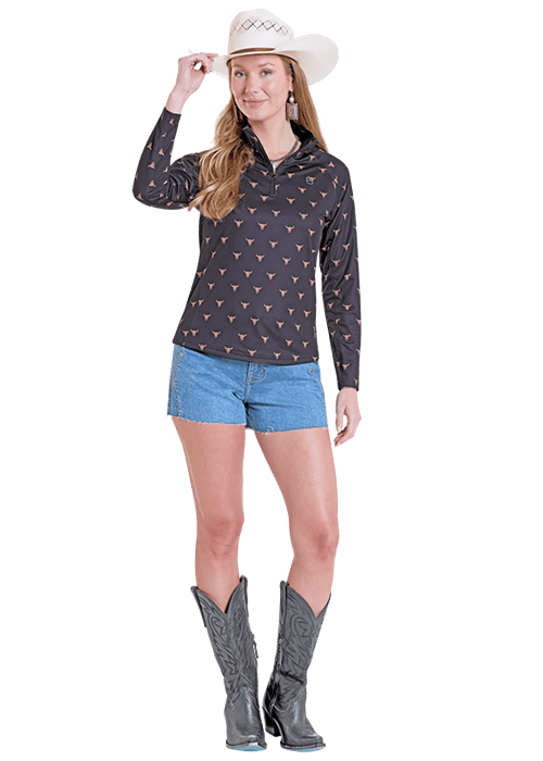 Cowgirl in boots and shorts, TW91T08518---A