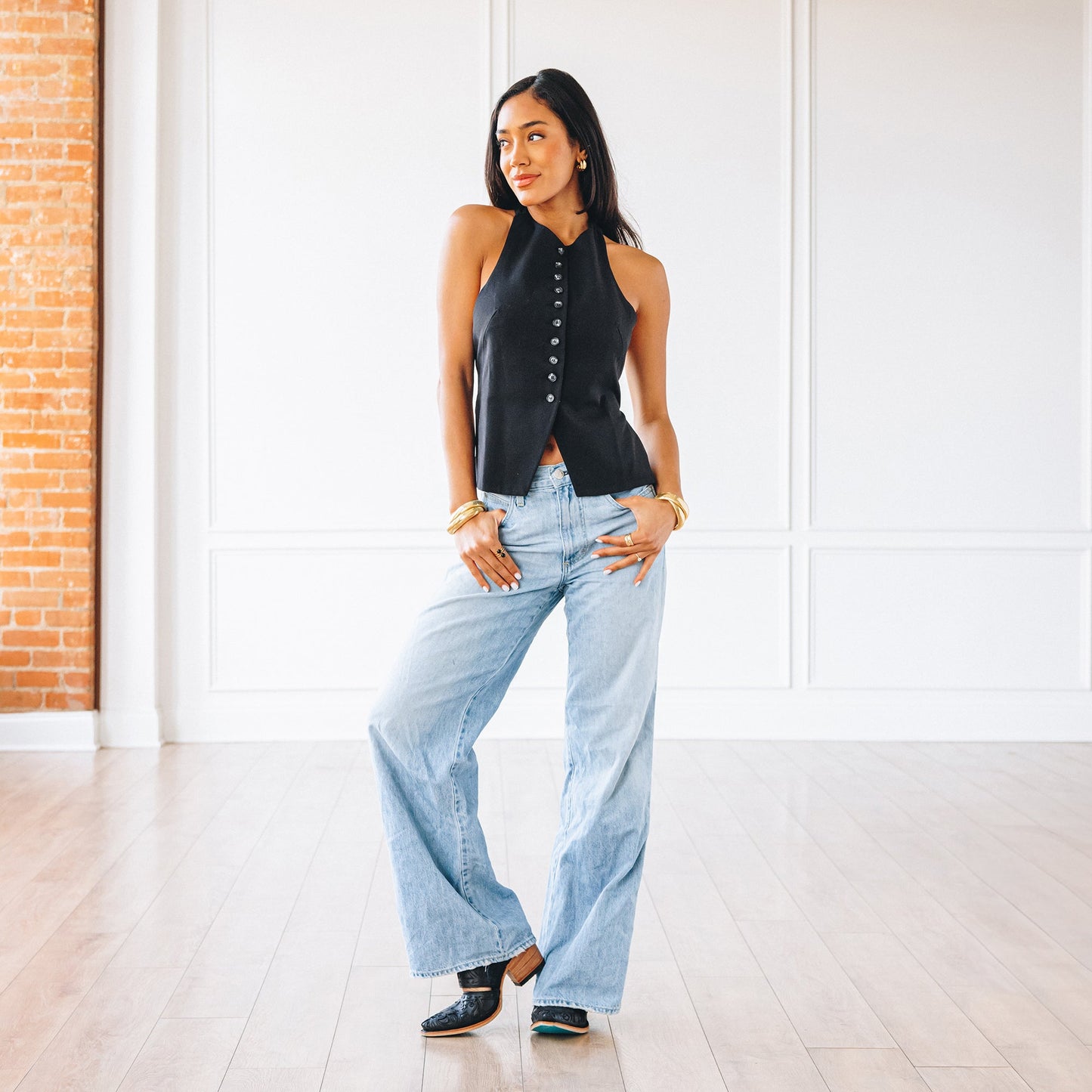 Woman in black Robinslingback mule, jet black top and jeans