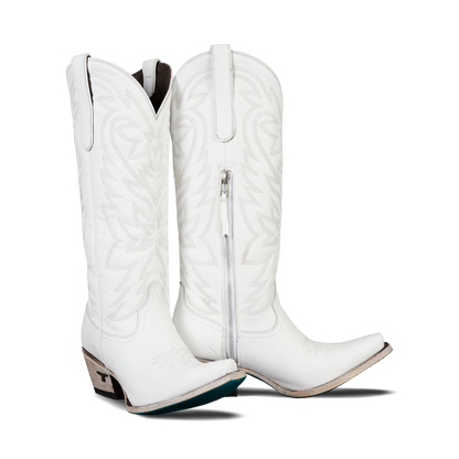 White leather cowboy boots, Smokeshow style