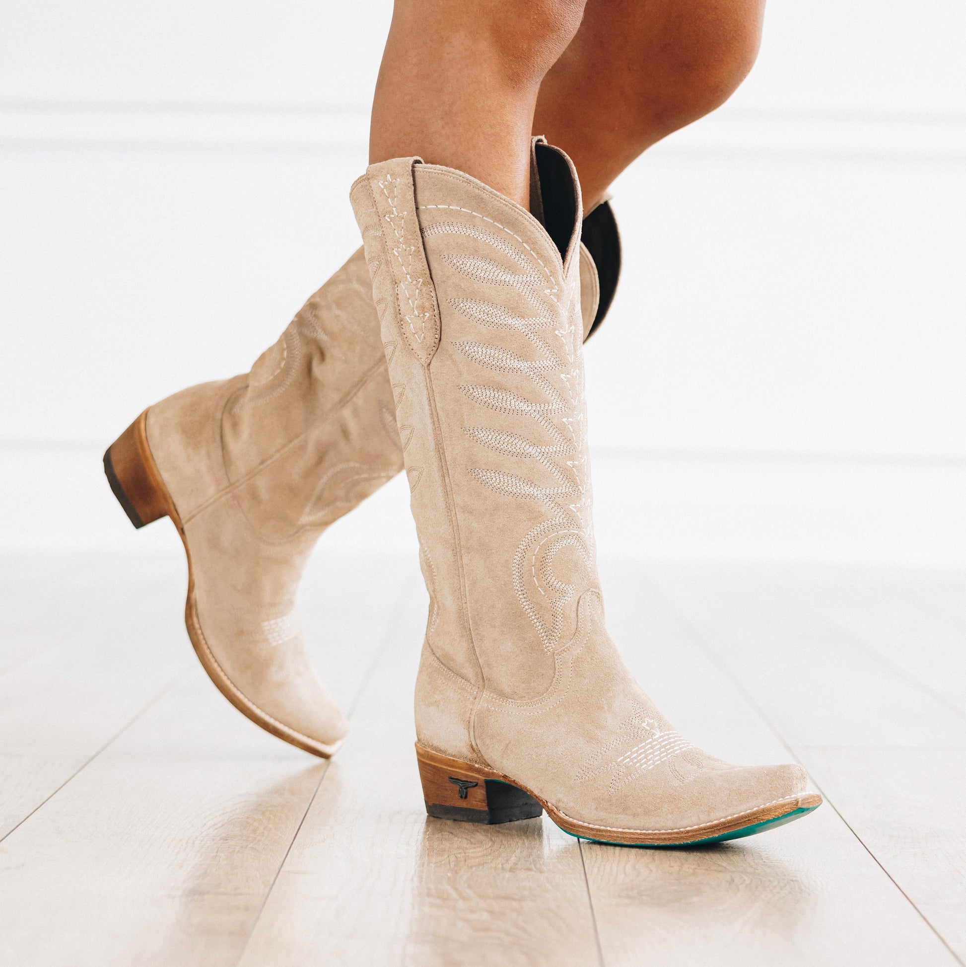 Squash Blossom Latteroughout Cowboy Boots - lb0529a