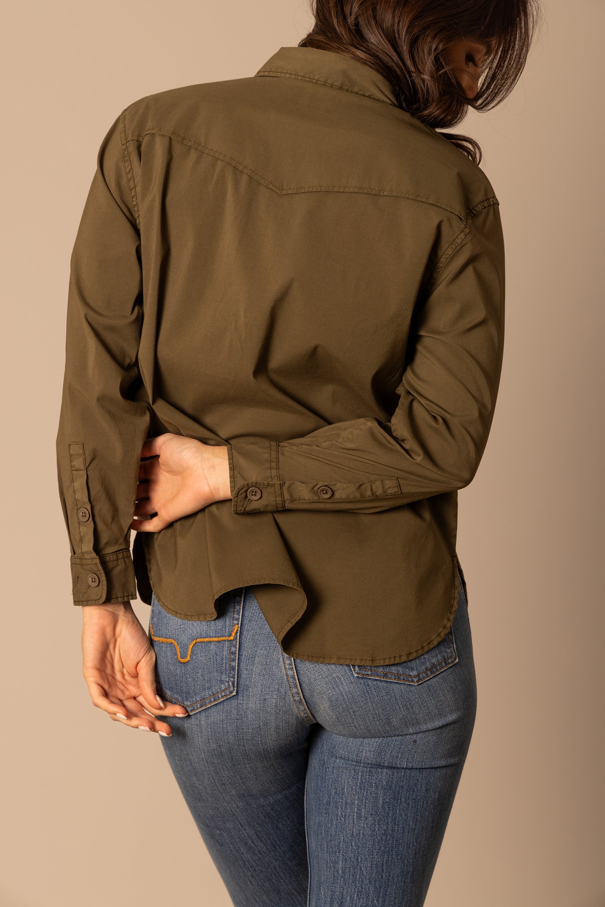 Woman in green shirt and jeans, unnamed-206