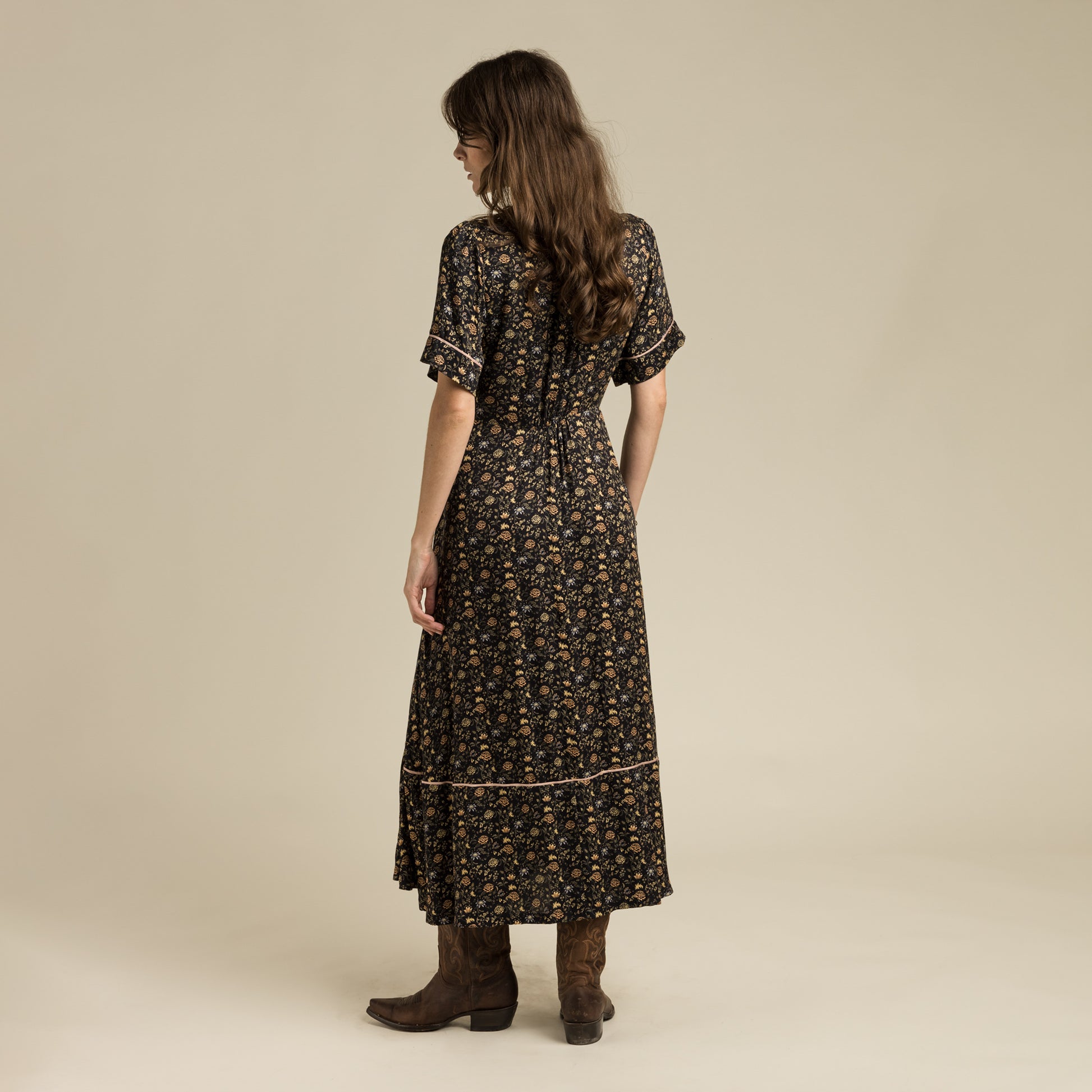 Floral Dress with Contrast Piping for Country Girls XL Floral Dress with Contrast Piping for Country Girls XL
